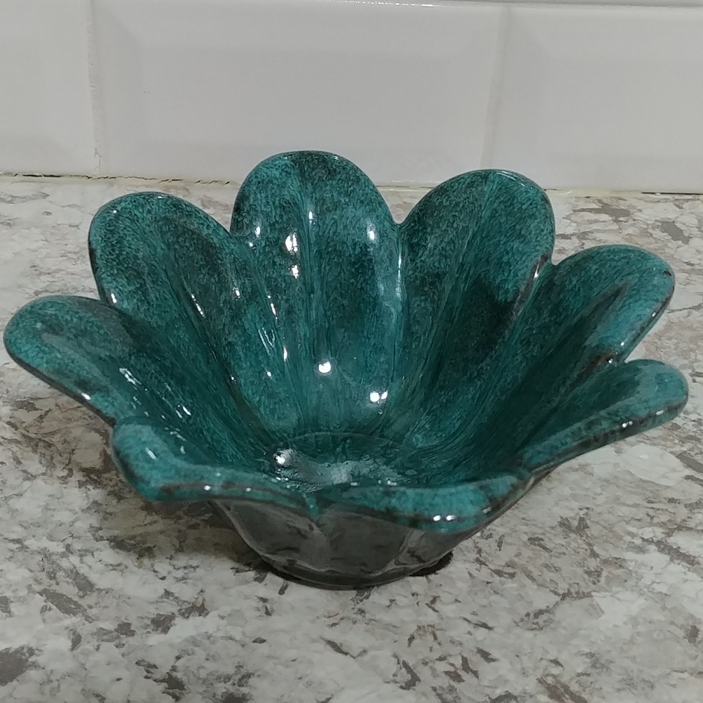 Vintage Evangeline Canada Marked: 968 Pottery Trinket Flower Petal Dish